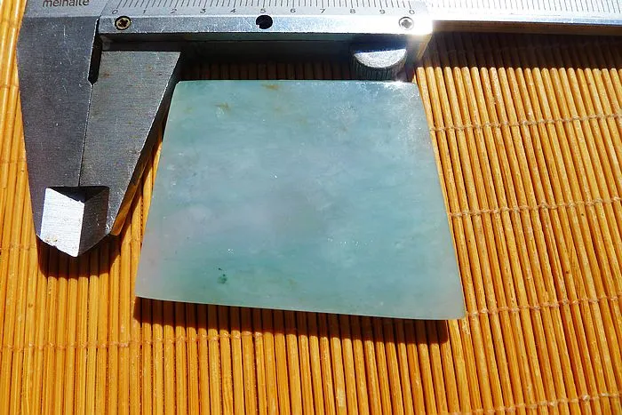 Natural Jade Rough Jadeite Raw (25g,4.8X3.9X0.5cm)