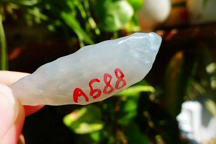 Natural Jade Rough Jadeite Raw (8.5g,4.7X1.4X0.95cm)