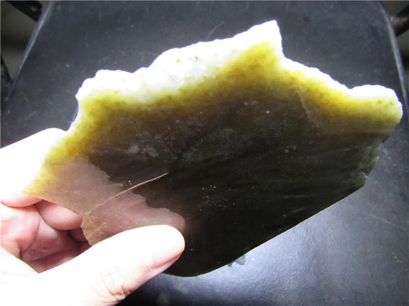 Natural Kunlun Jade Rough Nephrite Raw (148.02g, 108X85X13mm)