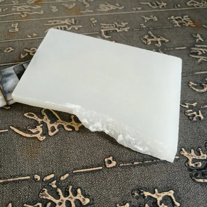 Natural Kunlun Jade Rough Nephrite Raw (81g, 8.1X5X0.6cm)