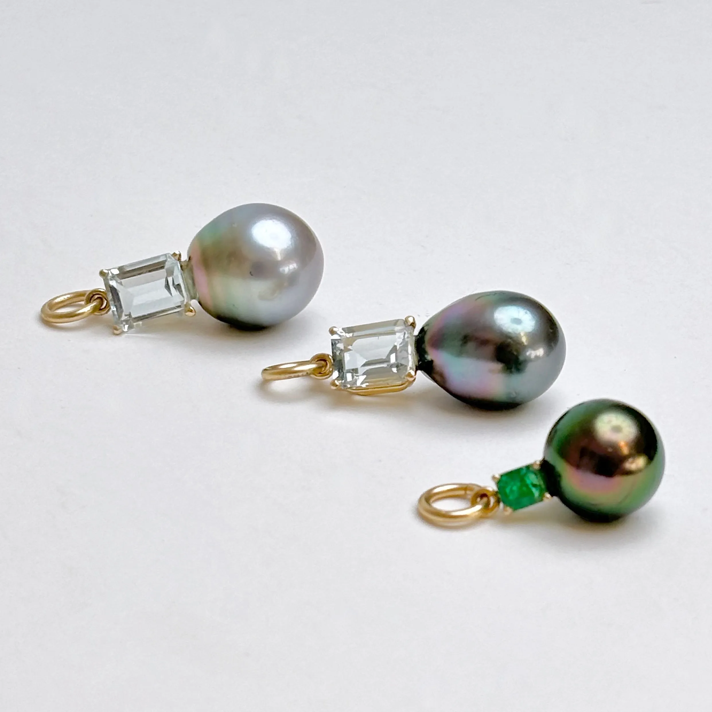 Tahitian pearl and emerald in gold pendant charm
